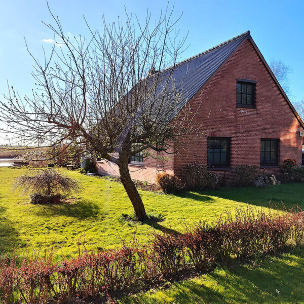 Ferienhaus in Helserdeich bei Friedrichskoog mit Blick auf den Garten