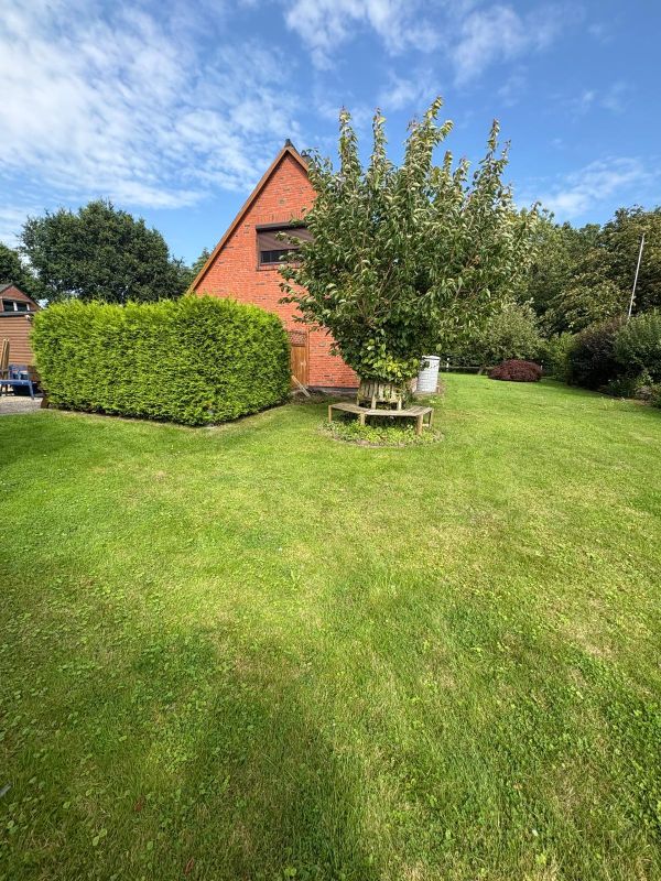 Ferienhaus in Helserdeich bei Friedrichskoog – Garten mit Sitzmöglichkeit