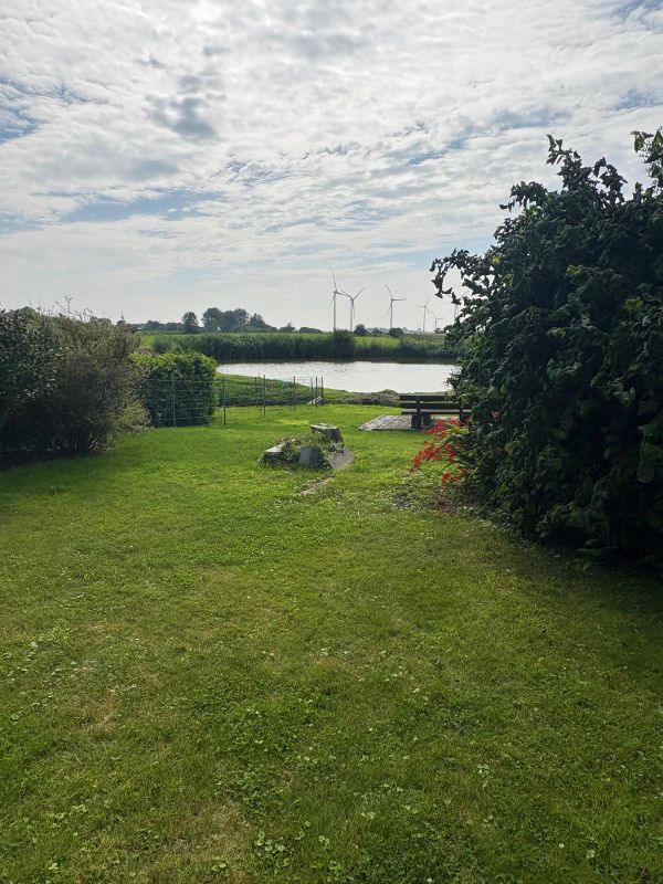 Ferienhaus in Helserdeich bei Friedrichskoog – Garten mit Blick aufs Wasser
