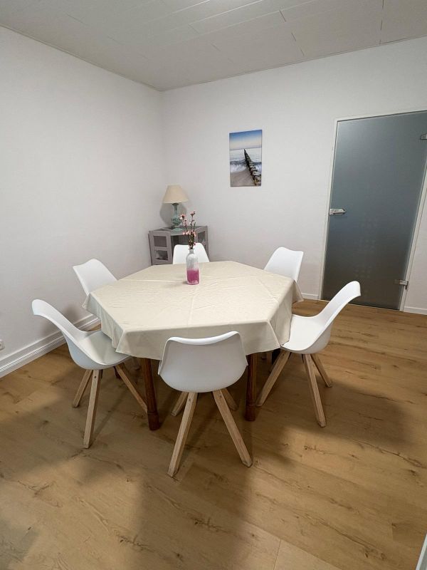 Wohnzimmer – Esstisch mit 6 Stühlen